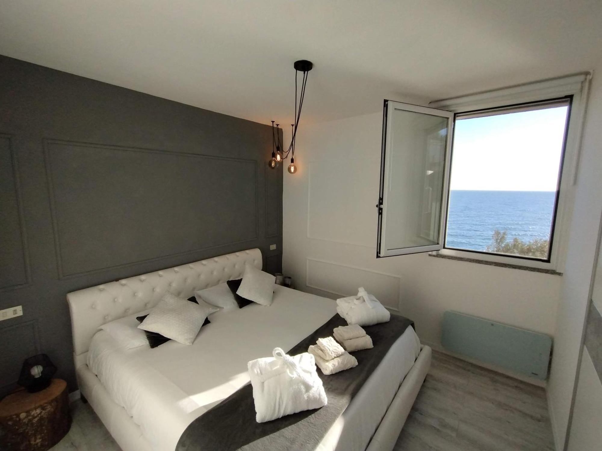 Conca Verde: Beachfront Villas with Private Jacuzzis Andora Exterior photo