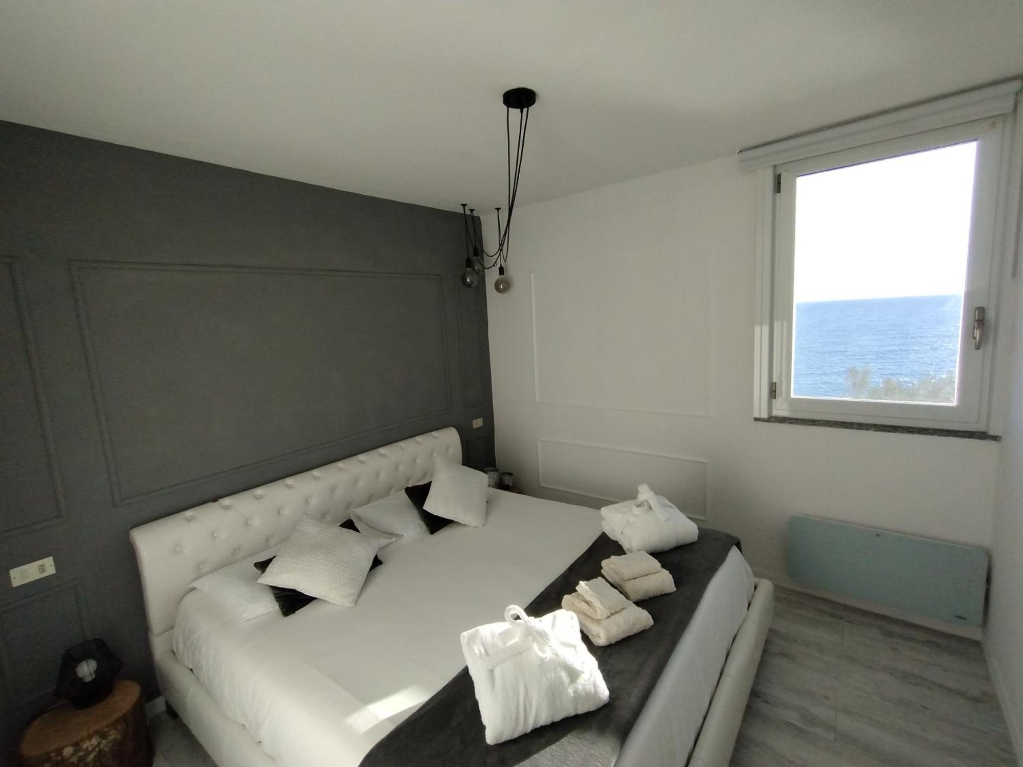 Conca Verde: Beachfront Villas with Private Jacuzzis Andora Exterior photo