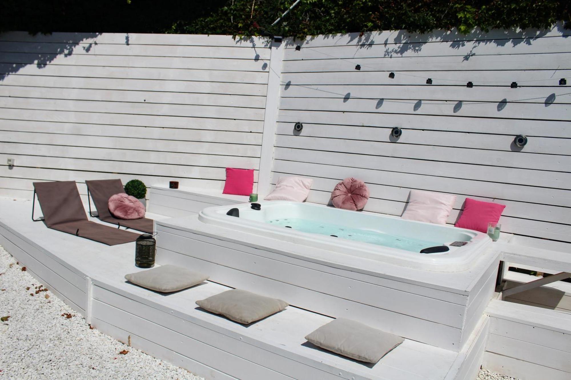 Conca Verde: Beachfront Villas with Private Jacuzzis Andora Exterior photo