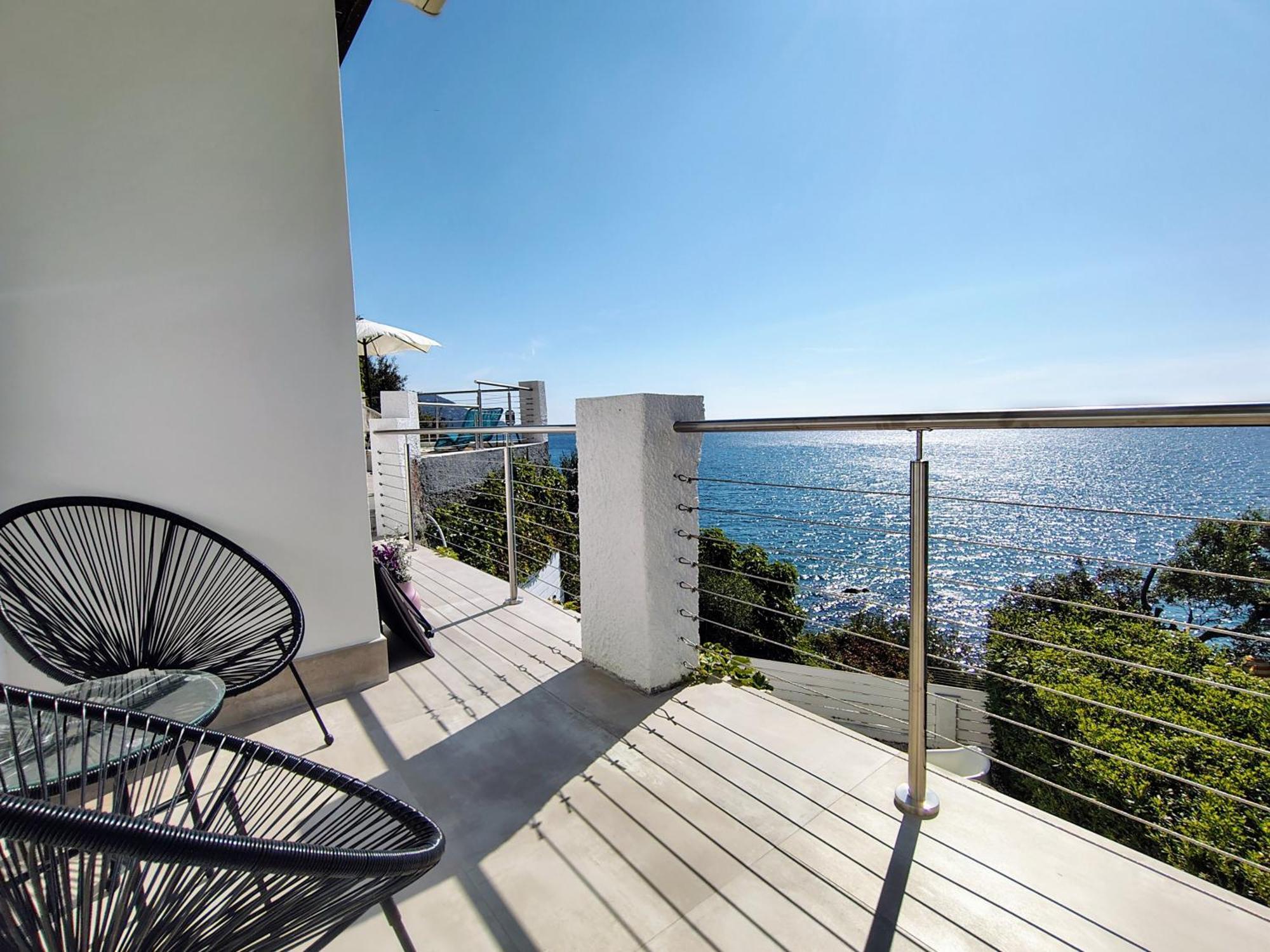 Conca Verde: Beachfront Villas with Private Jacuzzis Andora Exterior photo
