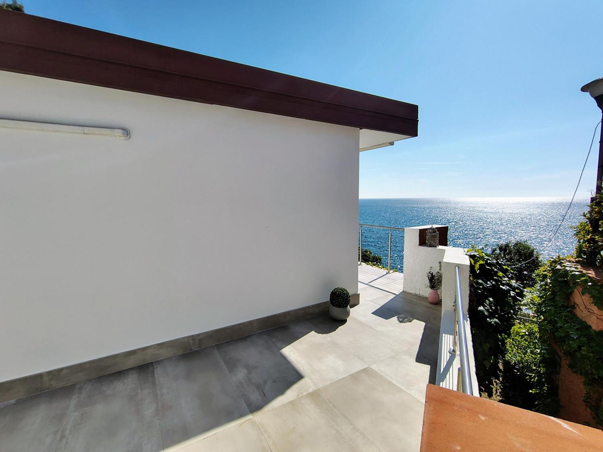 Conca Verde: Beachfront Villas with Private Jacuzzis Andora Exterior photo